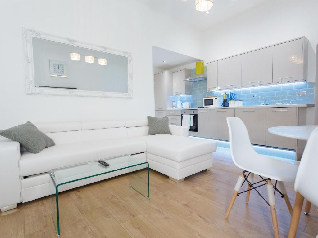 Live in Leeds Greenhill Bungalows Accommodation image 1 Live in Leeds Greenhill Bungalows image one