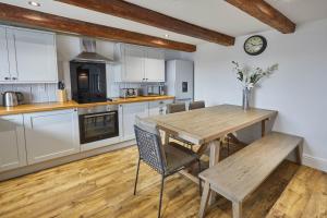 Host & Stay - Caedmon House image two