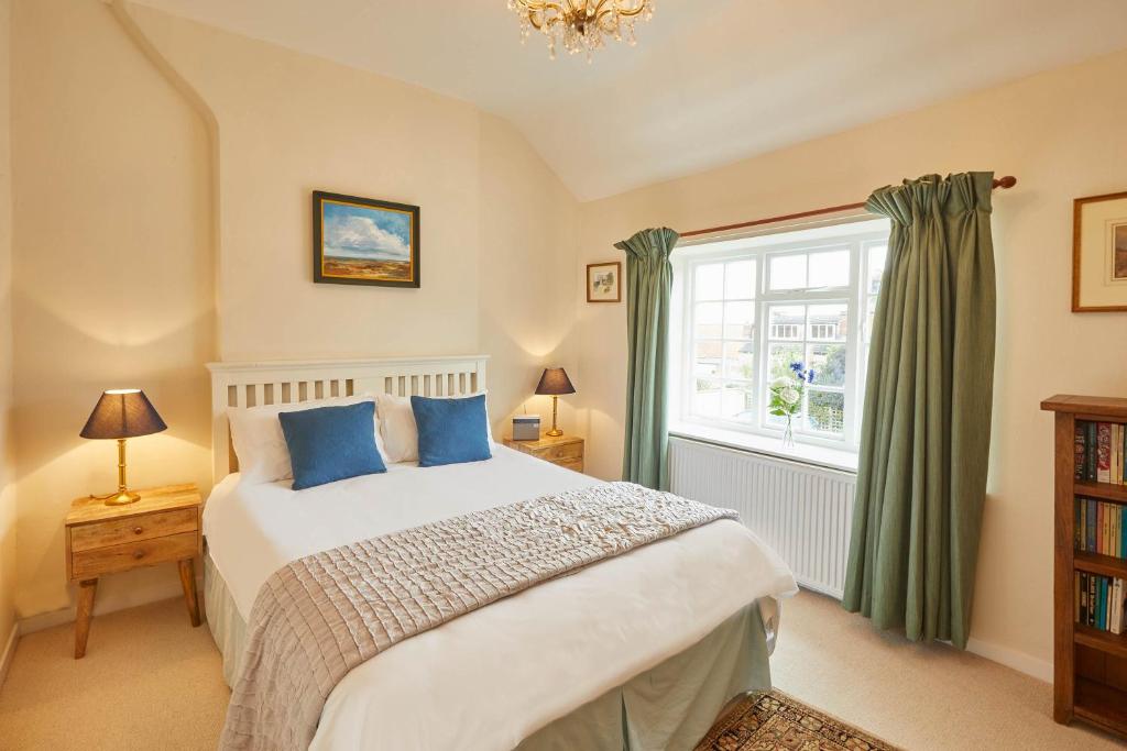 Host & Stay - Robin Cottage 8 Willowgate Accommodation image 1 Host & Stay - Robin Cottage 8 Willowgate image one