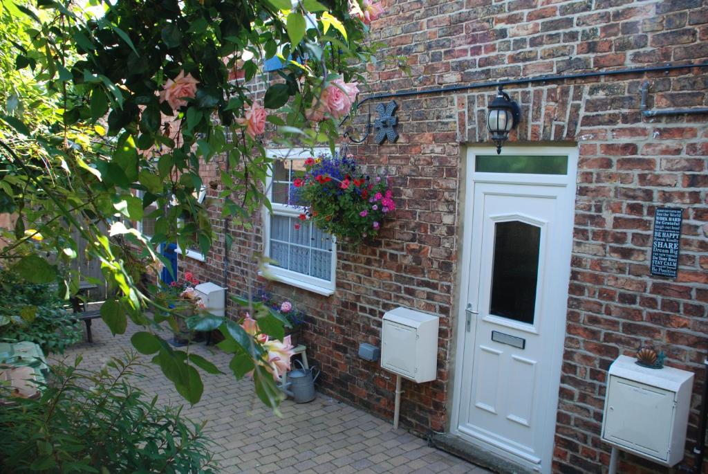 Saltburn Holidays Bluebell Cottage image one