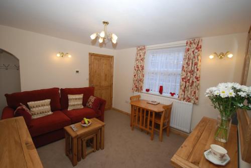 Saltburn Holidays Bluebell Cottage image three