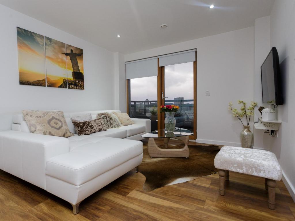Live in Leeds Sky Penthouse image one