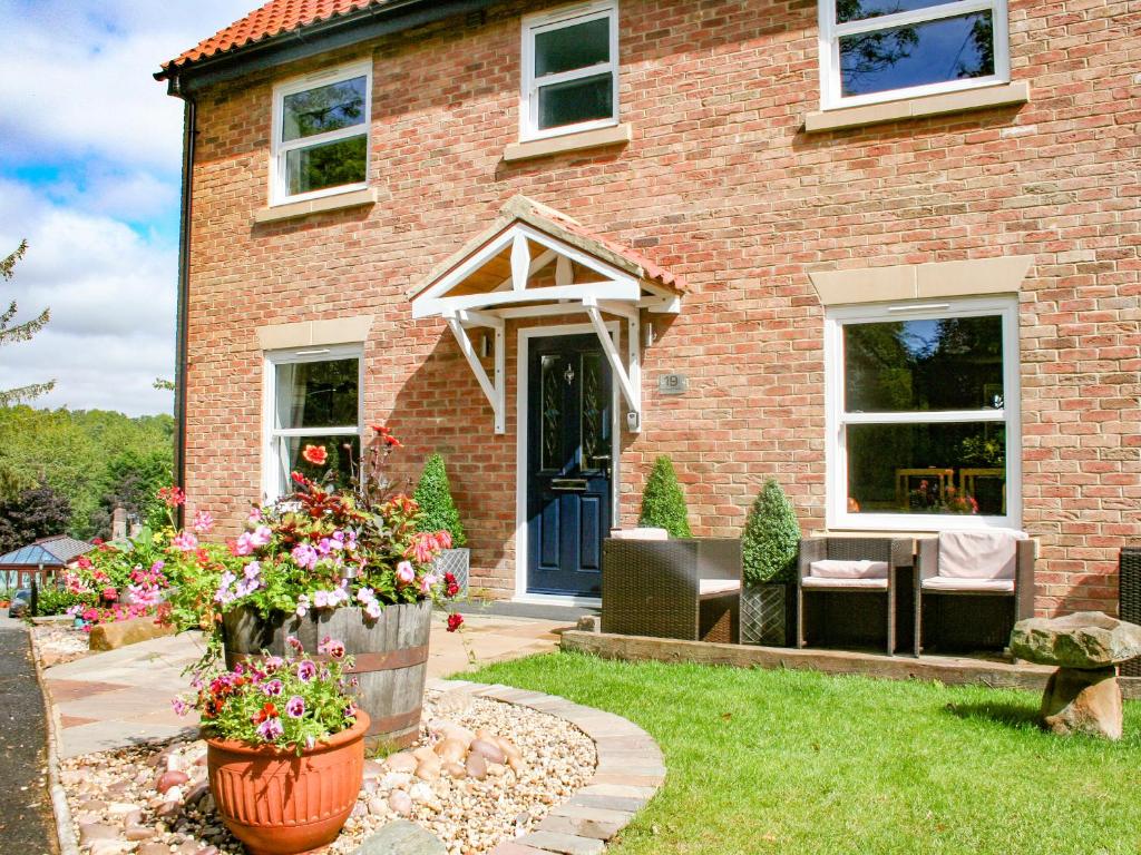 Sycamore Cottage image one
