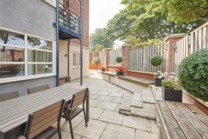 Host & Stay - Caedmons Prospect image two