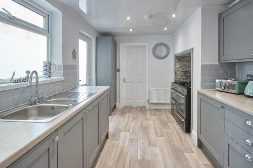 Host & Stay - Riftswood at Ruby image three