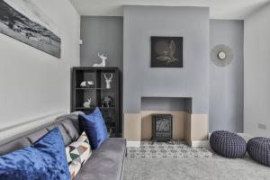 Refurbished Plush Property Great Transport Links image two