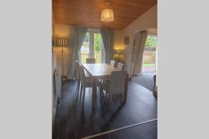 Nualas Holiday Lodge York image two