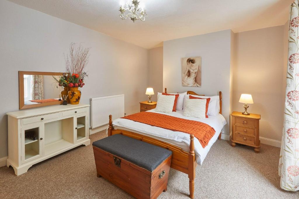 Host & Stay - Central Retreat House image one