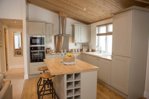 Hollicarrs - Forest Retreat Accommodation image 3 Hollicarrs - Forest Retreat image three