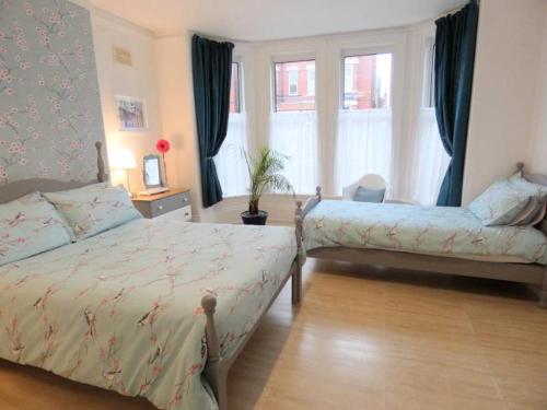 Rialto Holiday Apartments image three
