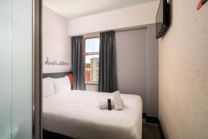 easyHotel Sheffield Accommodation image 2 easyHotel Sheffield image two