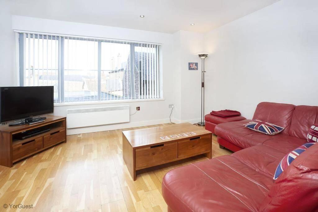 Apartment 12 Popeshead Court image one