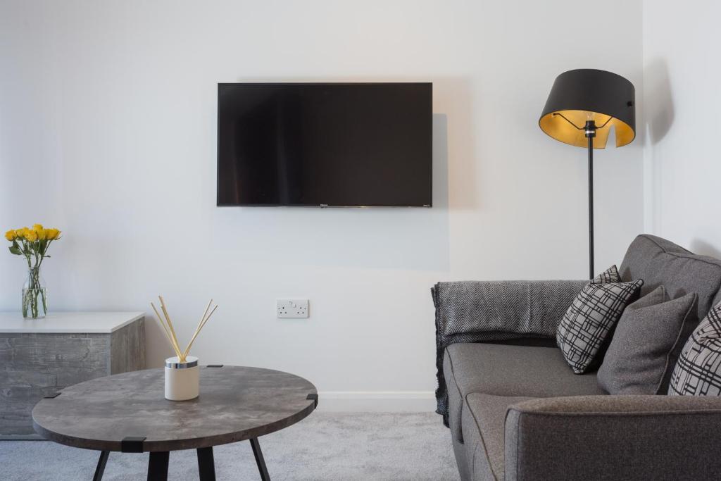 Aura Retreat with Free Parking image one