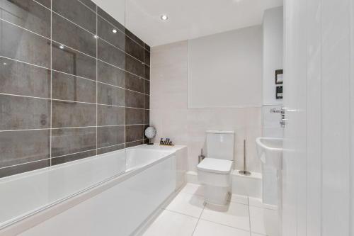 1 Bed Modern Apartment in a Converted Mill image three