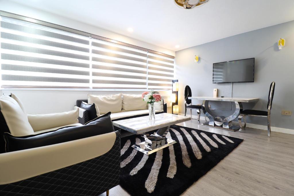Queen Stay Apartments Accommodation image 1 Queen Stay Apartments image one