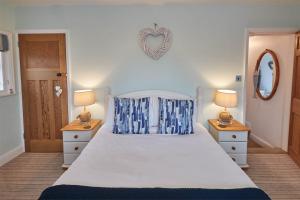 Host & Stay - Tenby Cottage image two