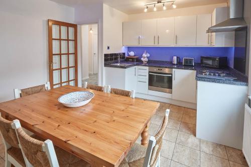 Host & Stay - Tenby Cottage image three