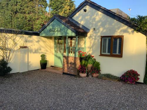 Brook Lodge Country Cottage image three