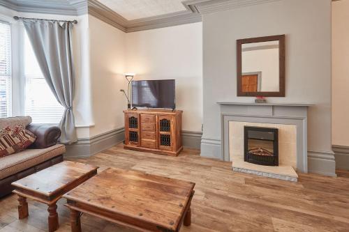 Host & Stay - Groveside Apartment image three