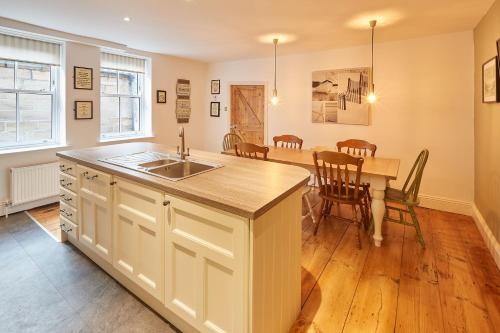 Host & Stay - Sanders House Accommodation image 3 Host & Stay - Sanders House image three