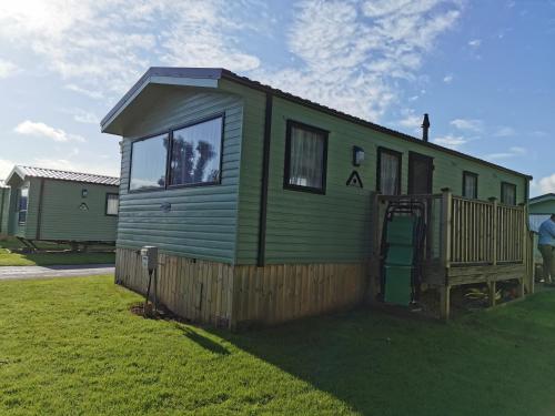 Woofles Luxury Caravan at Knaresborough Lido Accommodation image 3 Woofles Luxury Caravan at Knaresborough Lido image three
