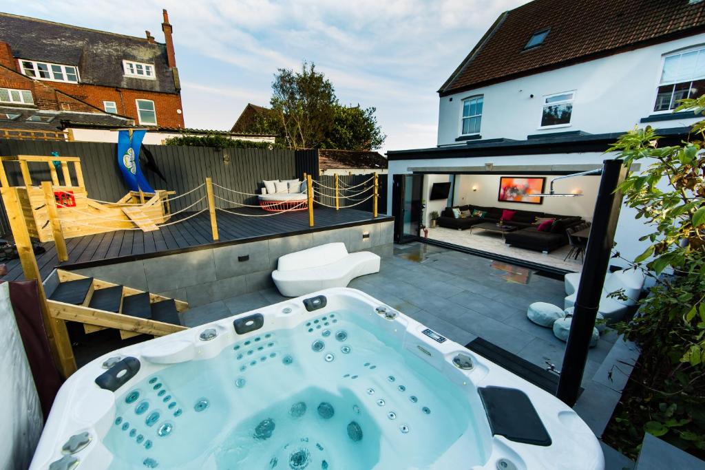 Rounton Villa by Maison Parfaite - Hot Tub - Sea Views - Parking image one