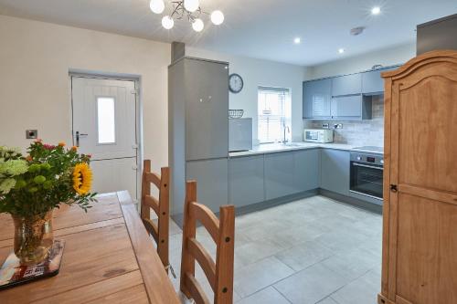 Host & Stay - No 5 Hoggarths Yard Accommodation image 3 Host & Stay - No 5 Hoggarths Yard image three