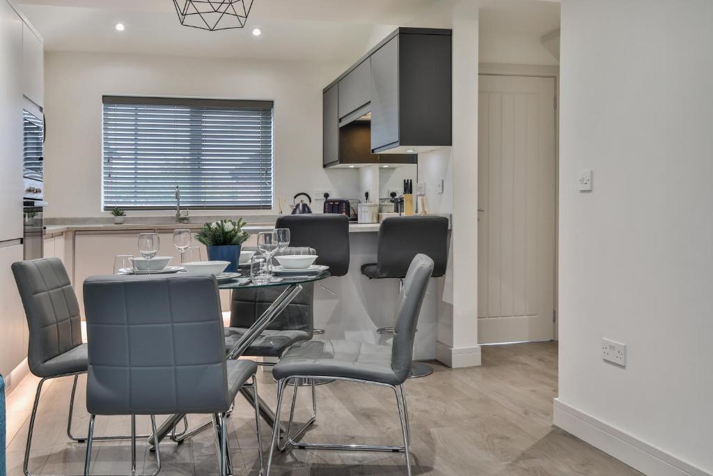 Renovated Whole House sleeps 4-5, WiFi, Parking near Sheffield Parkway Accommodation image 1 Renovated Whole House sleeps 4-5, WiFi, Parking near Sheffield Parkway image one