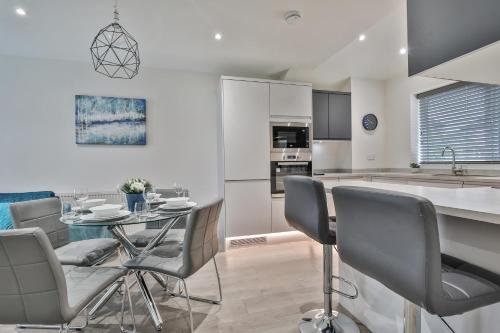Renovated Whole House sleeps 4-5, WiFi, Parking near Sheffield Parkway Accommodation image 3 Renovated Whole House sleeps 4-5, WiFi, Parking near Sheffield Parkway image three