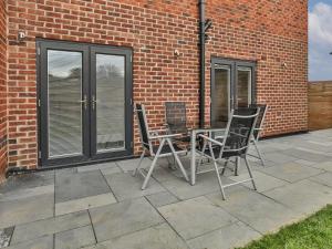 Renovated Whole House sleeps 4-5, WiFi, Parking near Sheffield Parkway Accommodation image 2 Renovated Whole House sleeps 4-5, WiFi, Parking near Sheffield Parkway image two