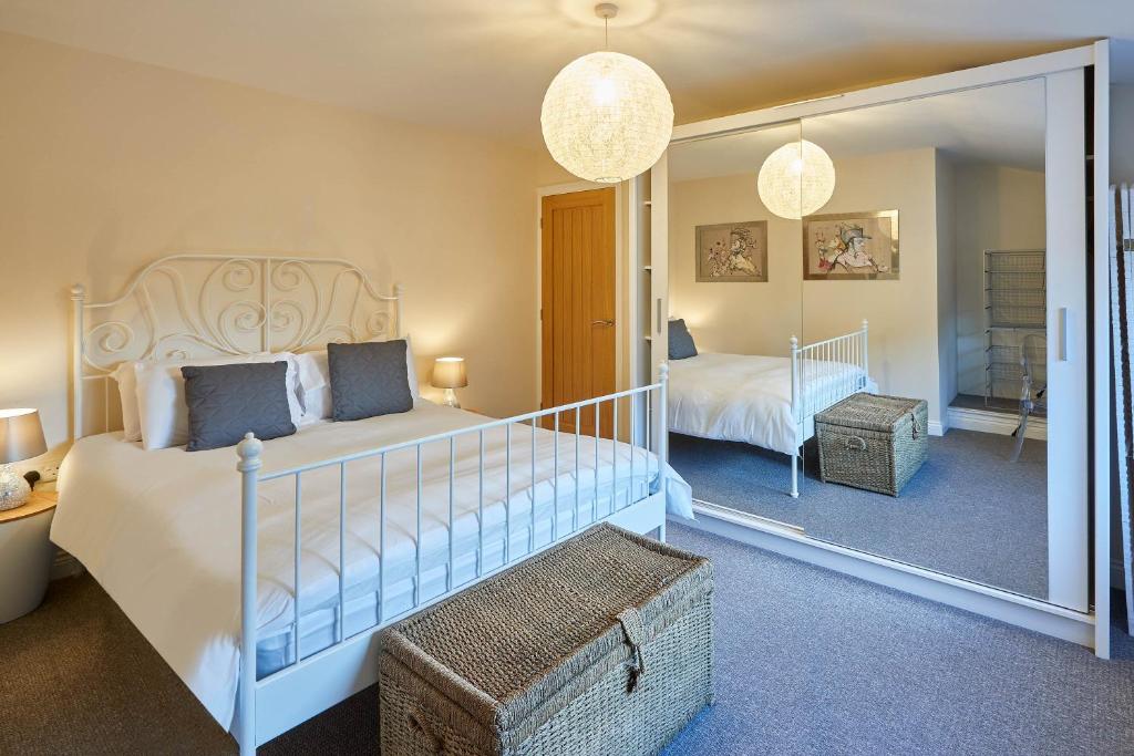 Host & Stay - Sitwell Cottage Accommodation image 1 Host & Stay - Sitwell Cottage image one
