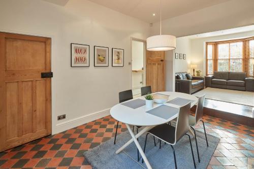 Host & Stay - Number 1 Gill Street Accommodation image 3 Host & Stay - Number 1 Gill Street image three