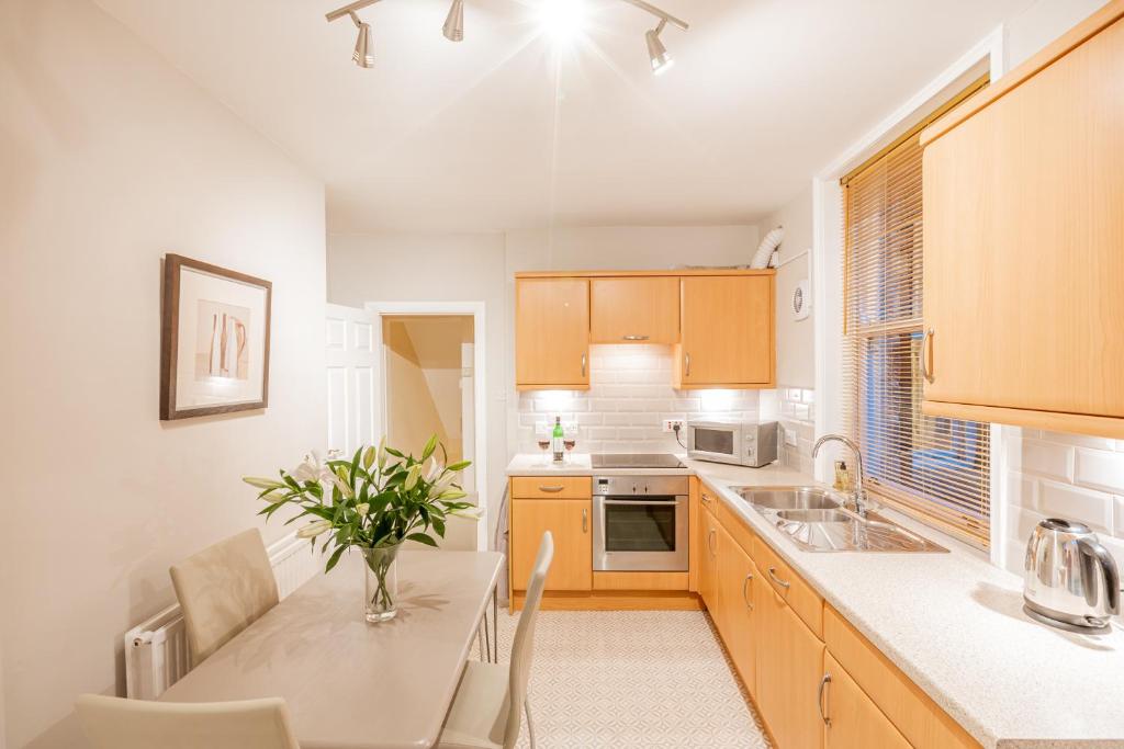 Harlow View Apartment, Harrogate - 2 bedroom duplex apartment. Sleeps 6. Dog Friendly. Accommodation image 1 Harlow View Apartment, Harrogate - 2 bedroom duplex apartment. Sleeps 6. Dog Friendly. image one