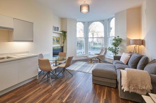 Host & Stay - South Cliff Apartment Accommodation image 3 Host & Stay - South Cliff Apartment image three