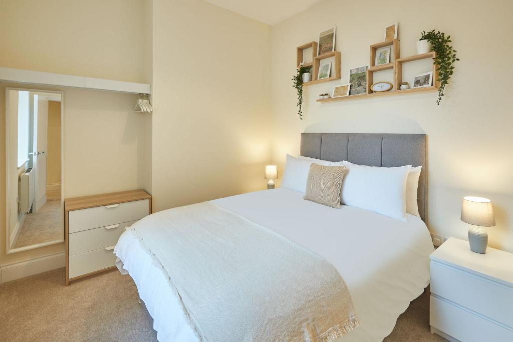 Host & Stay - South Cliff Apartment Accommodation image 1 Host & Stay - South Cliff Apartment image one