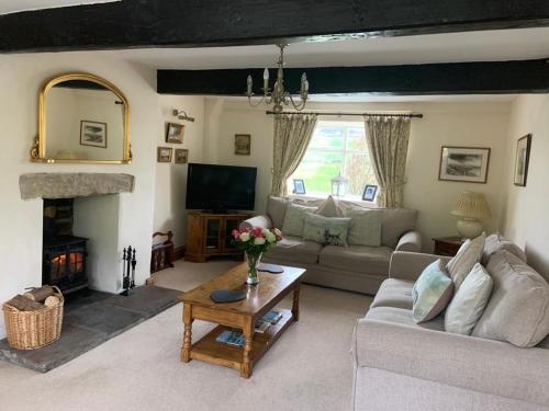 Royds Hall Cottage image three