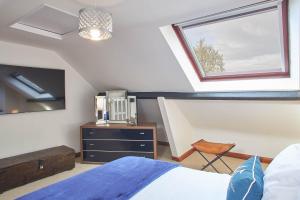 Host & Stay - Apothecary Cottage image two