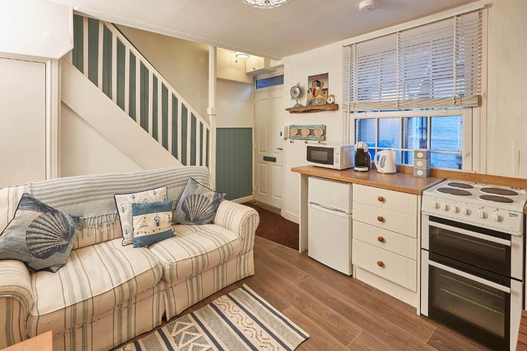 Host & Stay - Seashell Cottage Accommodation image 1 Host & Stay - Seashell Cottage image one