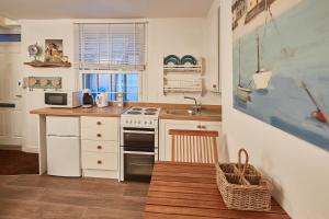 Host & Stay - Seashell Cottage Accommodation image 2 Host & Stay - Seashell Cottage image two