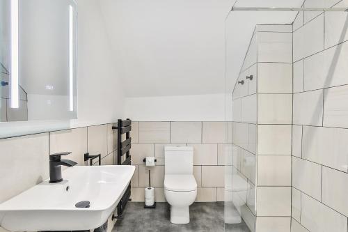 Hidden Gem-Open To Book-Super Location Accommodation image 3 Hidden Gem-Open To Book-Super Location image three
