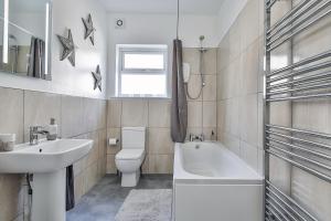 Hidden Gem-Open To Book-Super Location Accommodation image 2 Hidden Gem-Open To Book-Super Location image two
