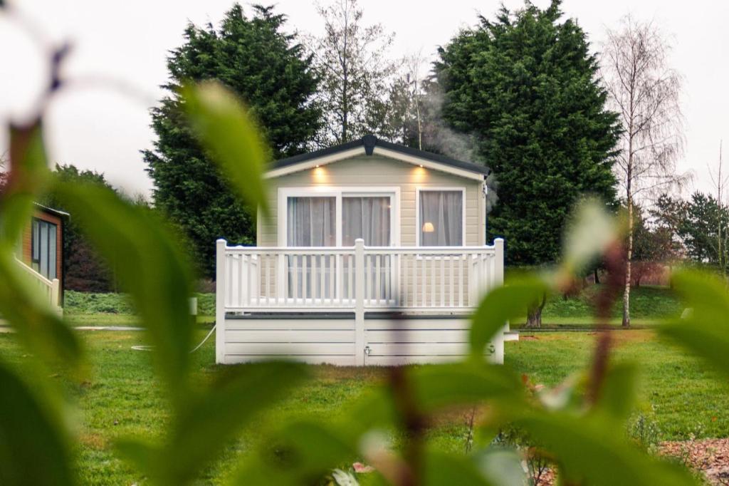 Picture of Yew Tree Lodge with Hot Tub