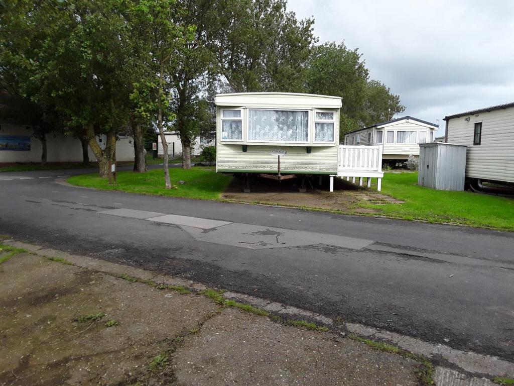 3 bed caravan suzie 1 10 mins from beach suzie 1 image one