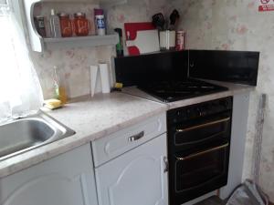 3 bed caravan suzie 1 10 mins from beach suzie 1 image two