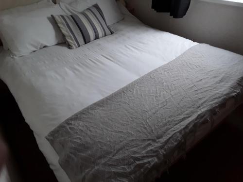 2 bed caravan approx 10 mins from beach suzie 2 image three