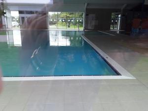 3 bed caravan approx 10 mins from beach bill 1 image two