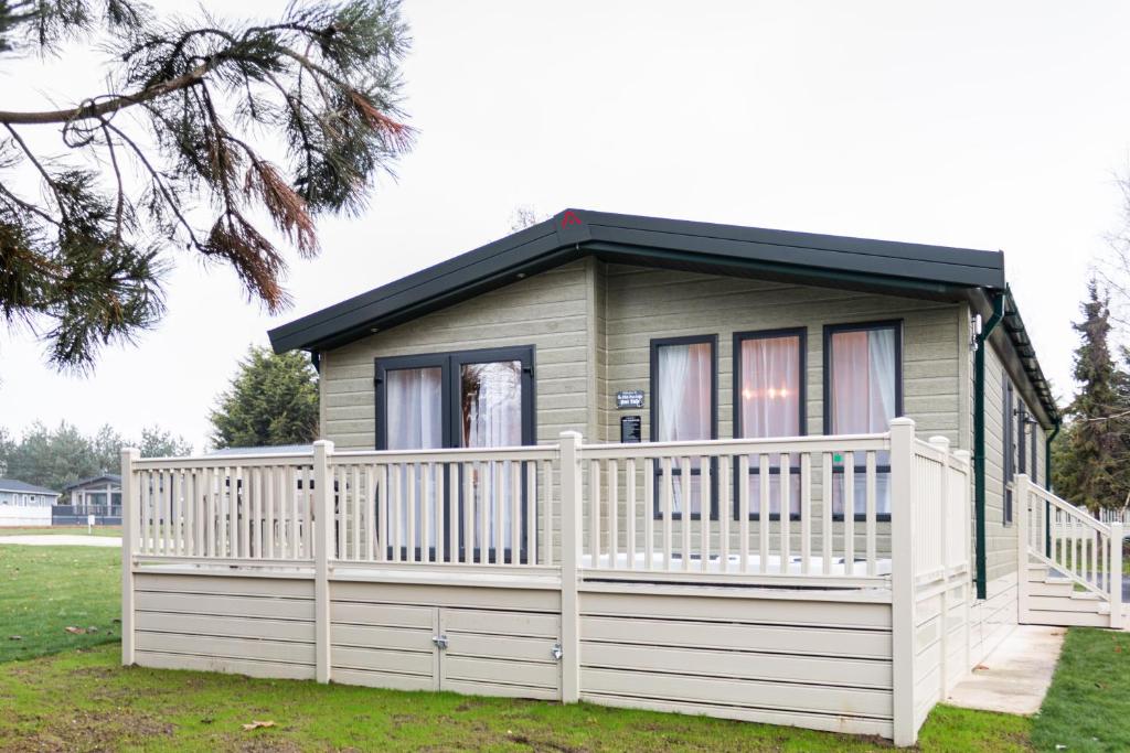 Picture of The White Rose Lodge with Hot Tub