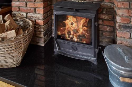 Host & Stay - Great Habton Cottage image three