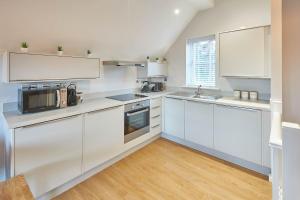 Host & Stay - Curlew House Accommodation image 2 Host & Stay - Curlew House image two