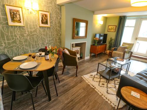 Townend Cottage image three